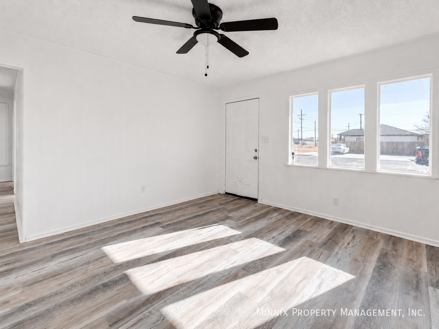 1517 E 27th St - Photo 4 of 23