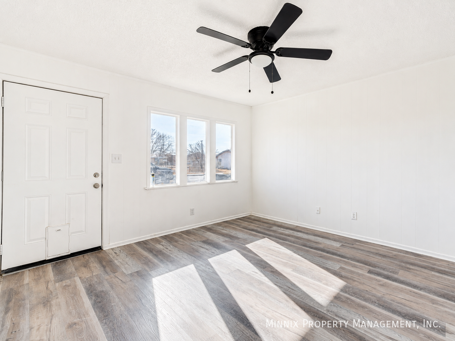 1517 E 27th St - Photo 5 of 23