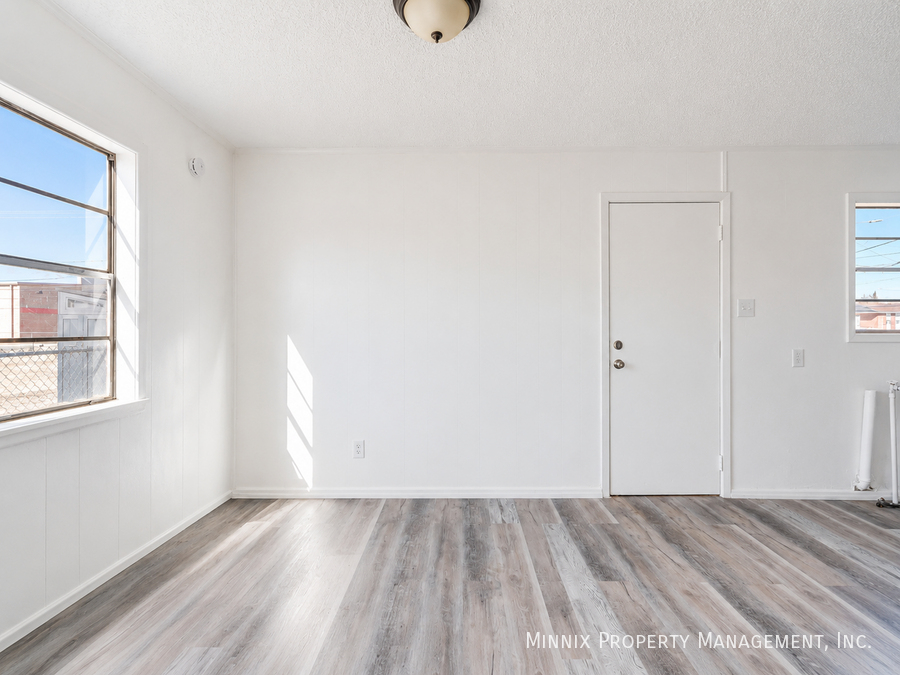 1517 E 27th St - Photo 6 of 23