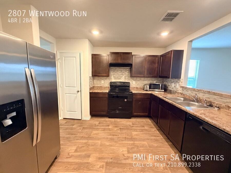2807 Wentwood Run - Photo 3 of 17