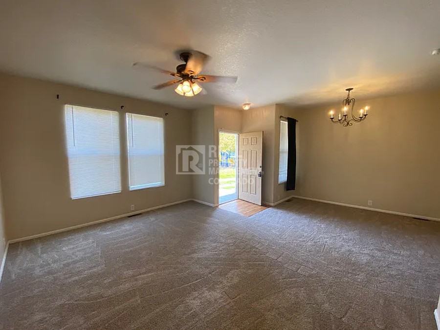 206 Alyssum Dr - Photo 3 of 26