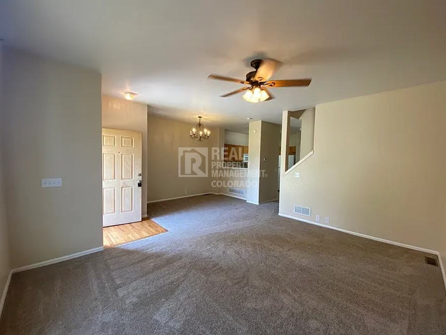 206 Alyssum Dr - Photo 4 of 26