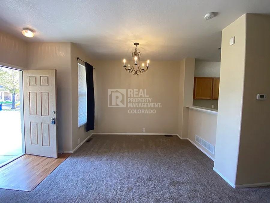 206 Alyssum Dr - Photo 5 of 26