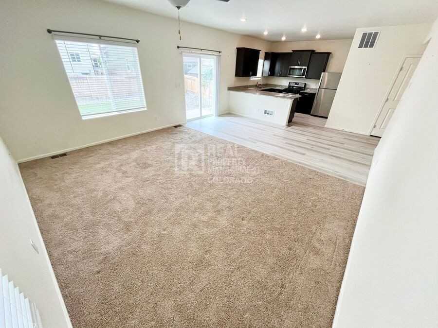7104 Vermillion St - Photo 4 of 24