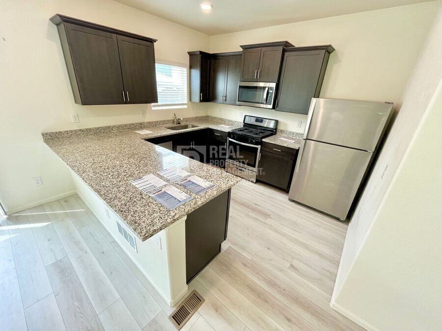 7104 Vermillion St - Photo 6 of 24