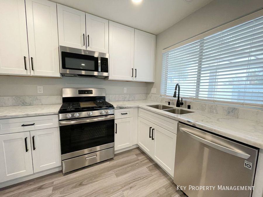 3928 Marble Mountain St - Photo 6 of 43