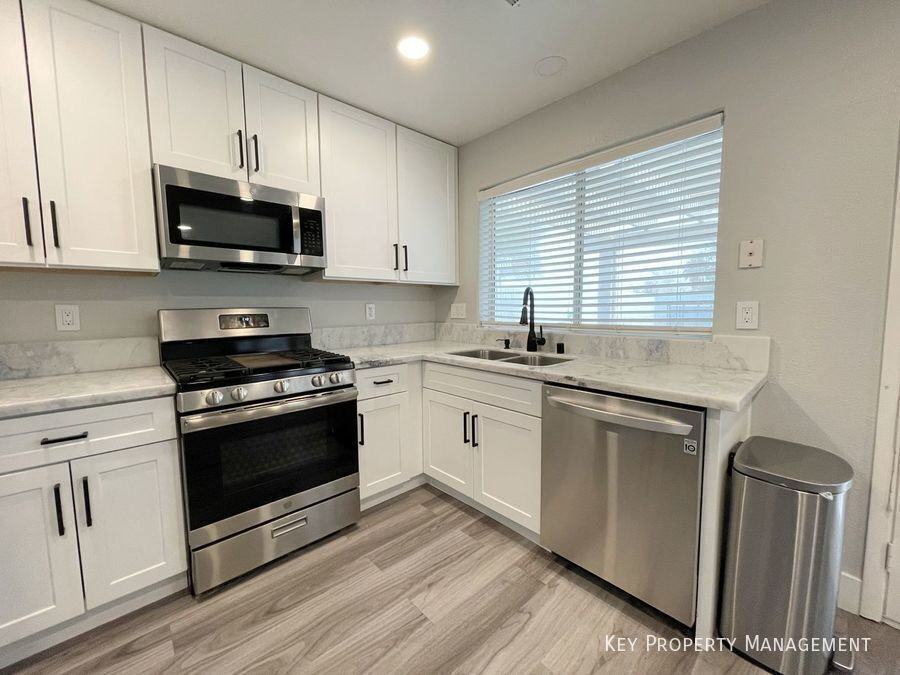 3928 Marble Mountain St - Photo 7 of 43