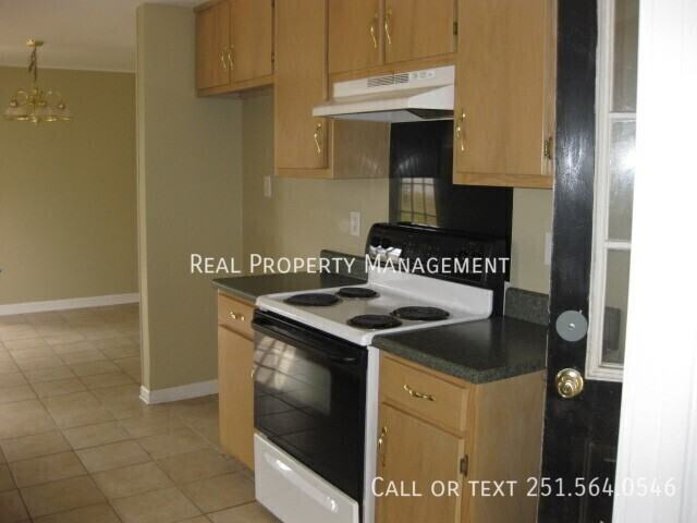 100 Oak St - Photo 4 of 11