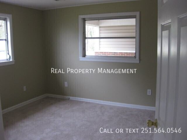 100 Oak St - Photo 7 of 11