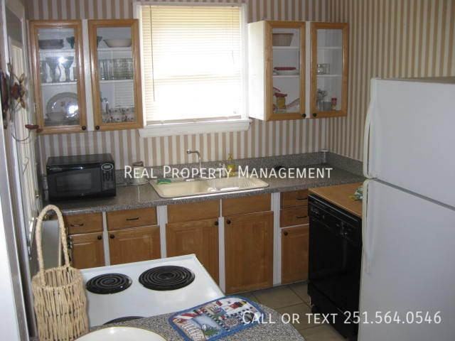 5105 Pineview Ln S - Photo 2 of 9
