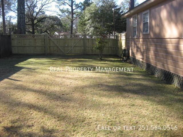 5105 Pineview Ln S - Photo 3 of 9