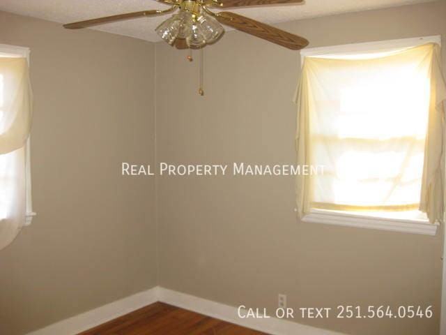 5105 Pineview Ln S - Photo 7 of 9