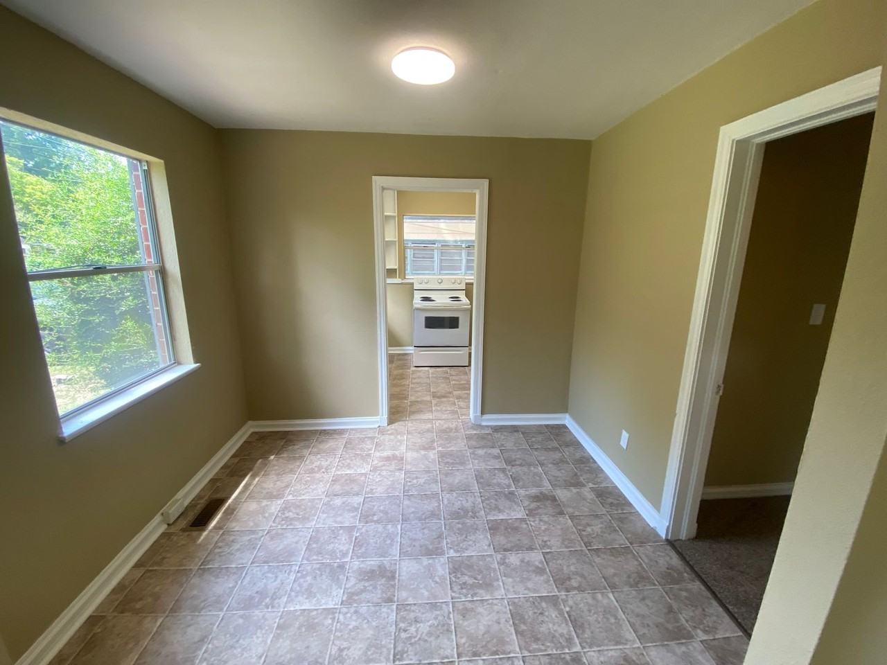 3129 Baker Cir - Photo 4 of 13