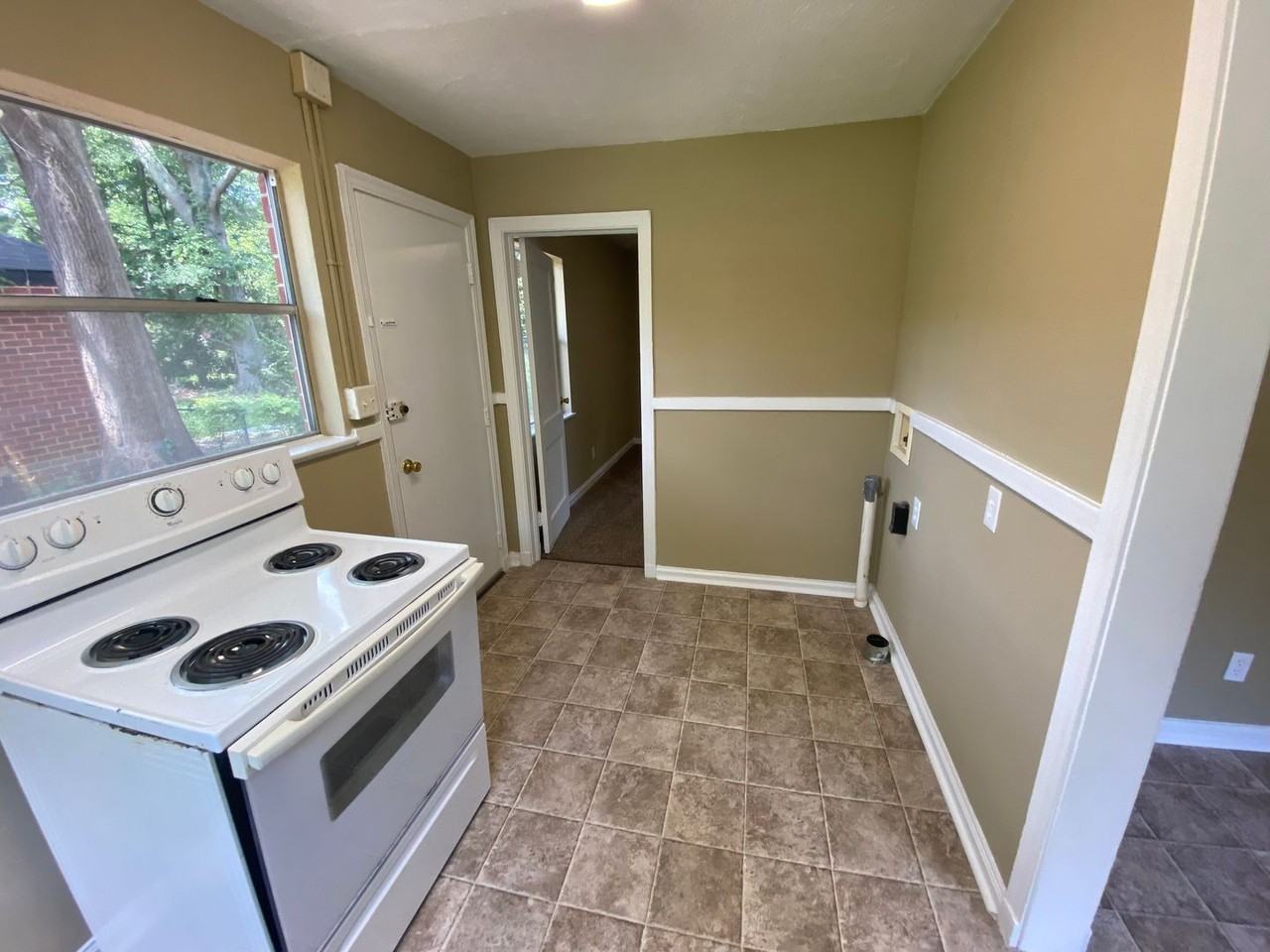 3129 Baker Cir - Photo 5 of 13