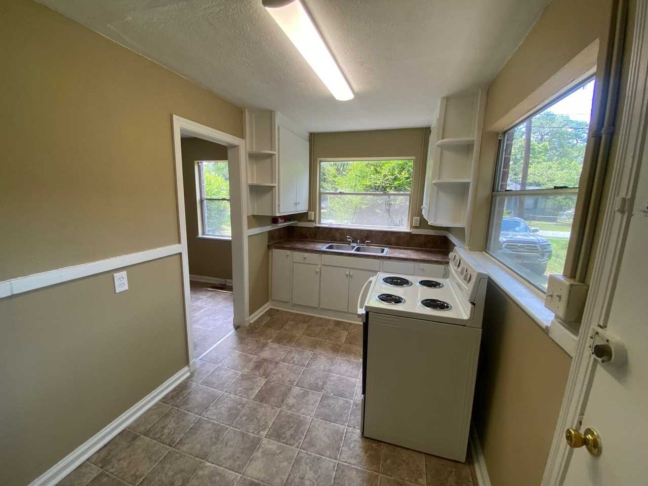 3129 Baker Cir - Photo 6 of 13