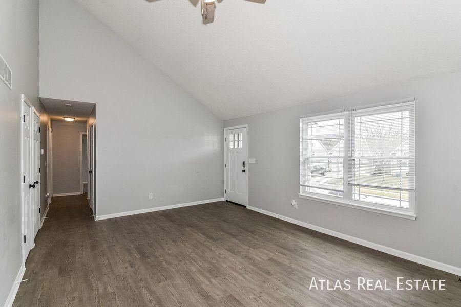 710 S Park Dr - Photo 3 of 20