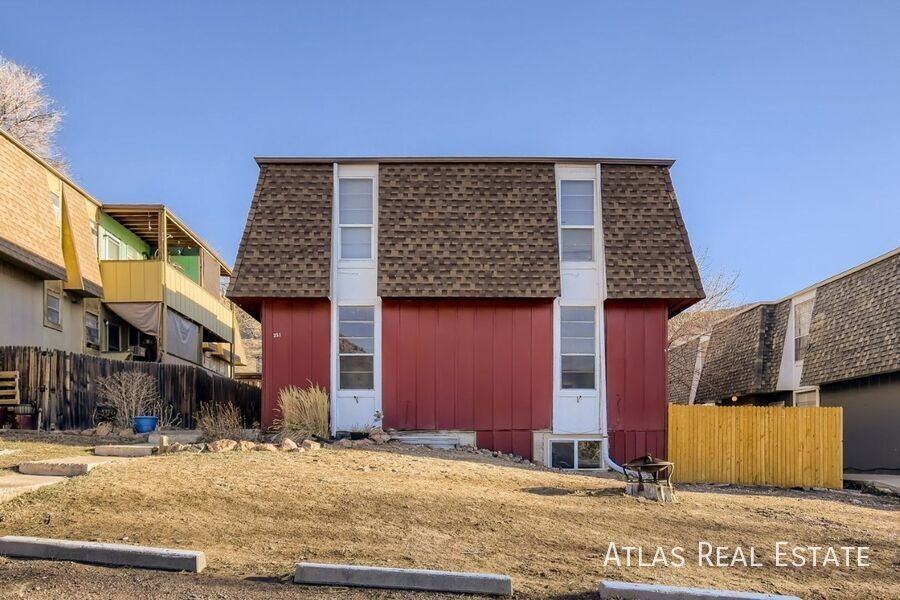 331 N Columbine St #A - Photo 7 of 17