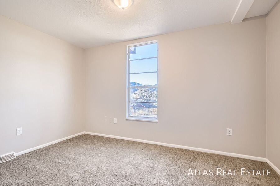331 N Columbine St #A - Photo 6 of 17