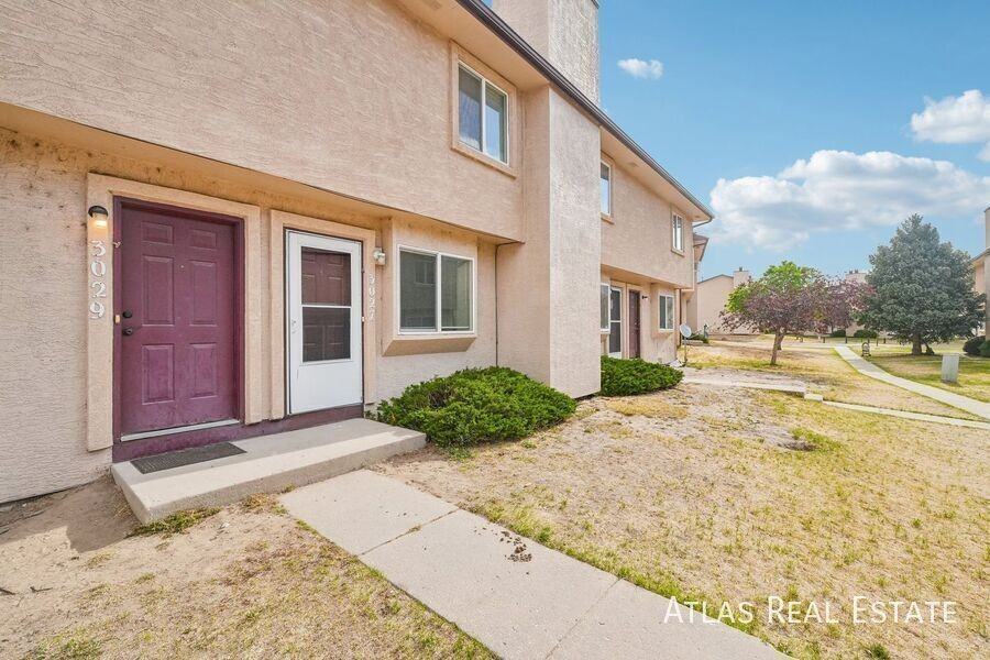 3027 Starlight Cir - Photo 3 of 32