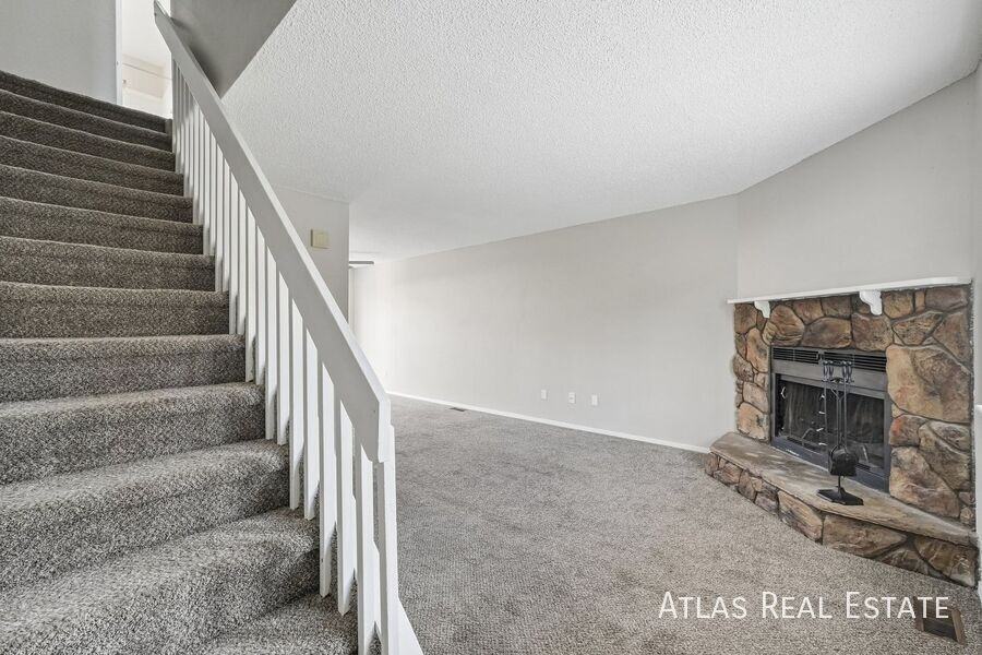 3027 Starlight Cir - Photo 4 of 32
