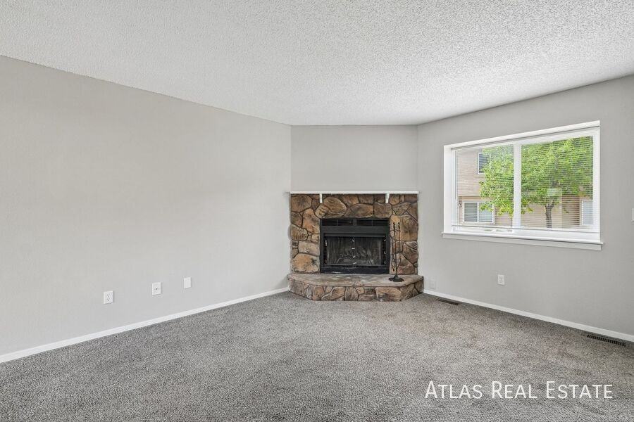 3027 Starlight Cir - Photo 5 of 32