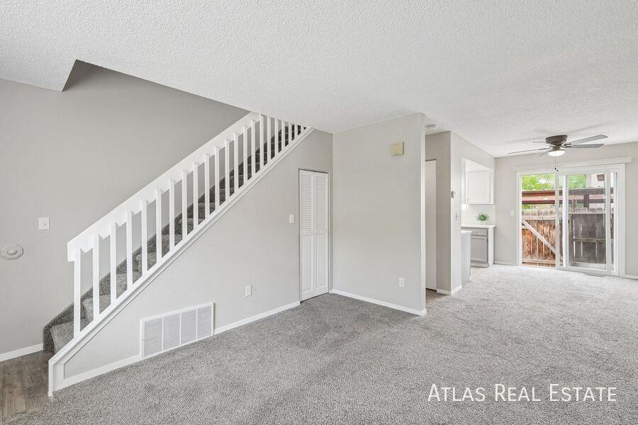 3027 Starlight Cir - Photo 7 of 32