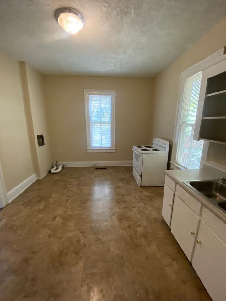 605 25th St - Photo 5 of 16