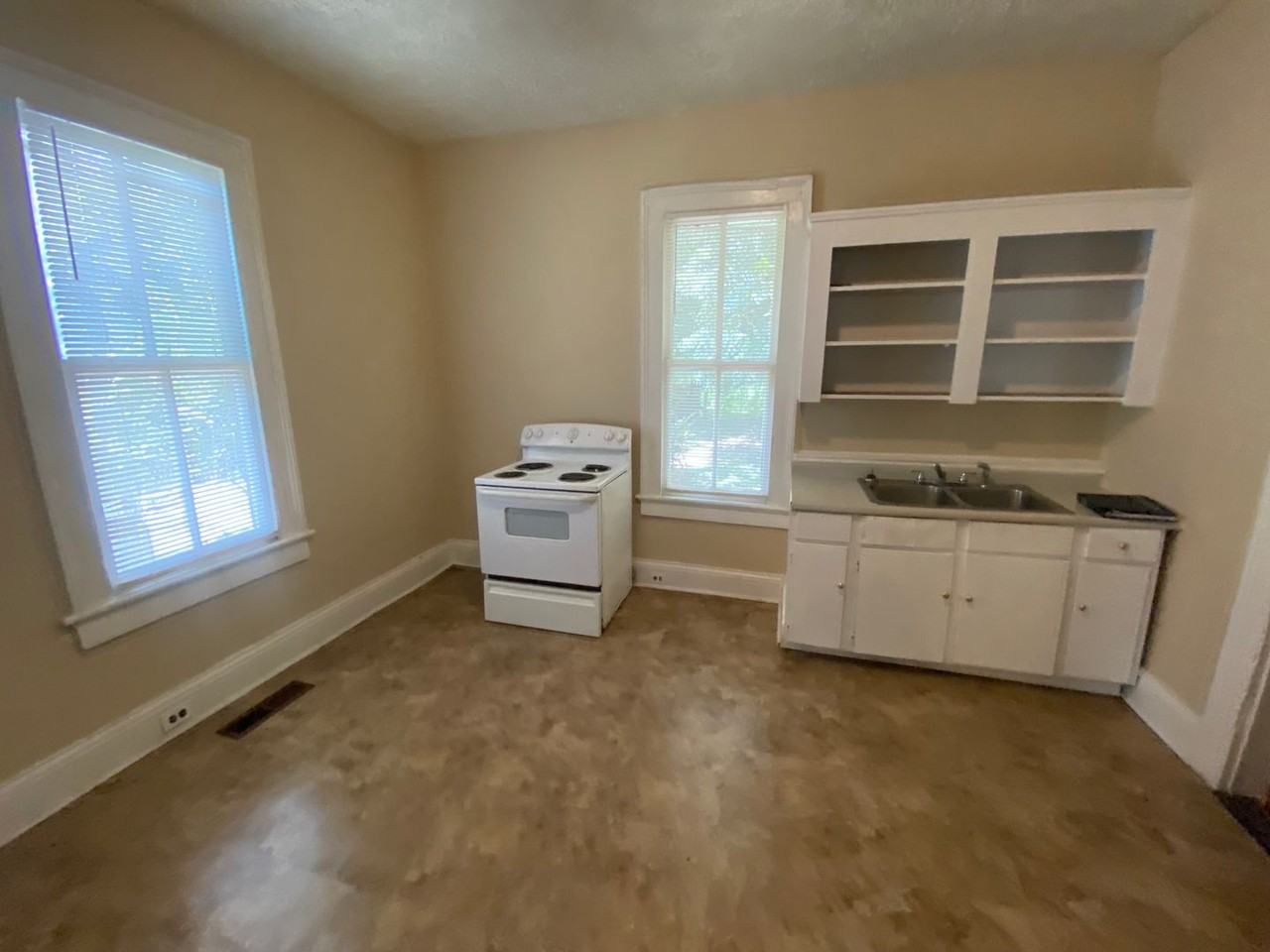 605 25th St - Photo 6 of 16