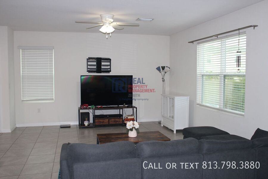 3199 Suncoast Plains Dr - Photo 4 of 33