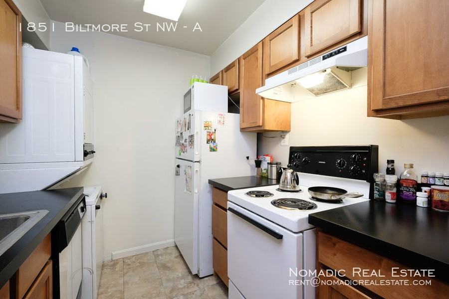 1851 Biltmore St Nw #A - Photo 4 of 18