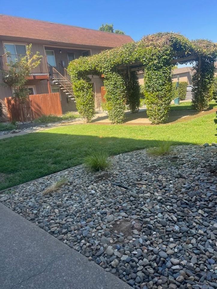 VALLEY VIEW APARTMENTS - Photo 3 of 28
