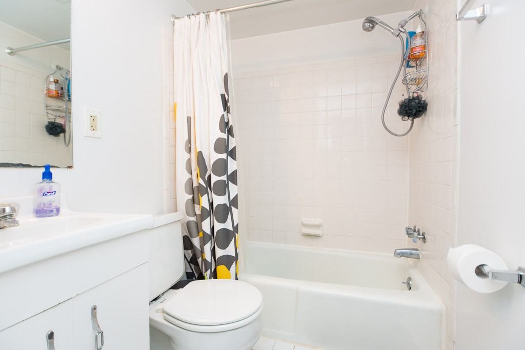 4450 Macarthur Blvd Nw #8A - Photo 7 of 14
