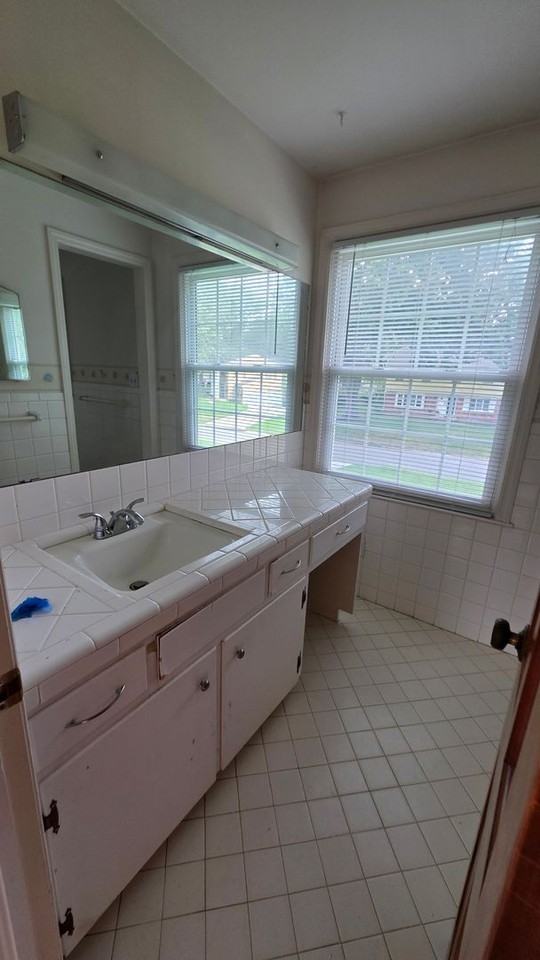 4405 E 109th Ter - Photo 2 of 8
