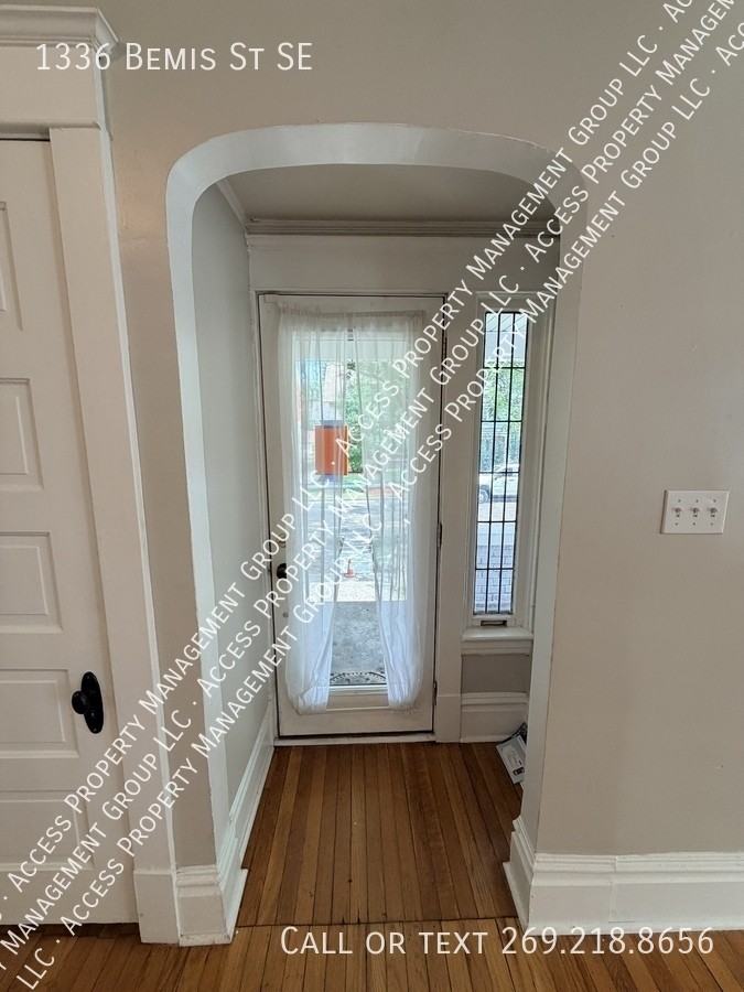 1336 Bemis St Se - Photo 3 of 35