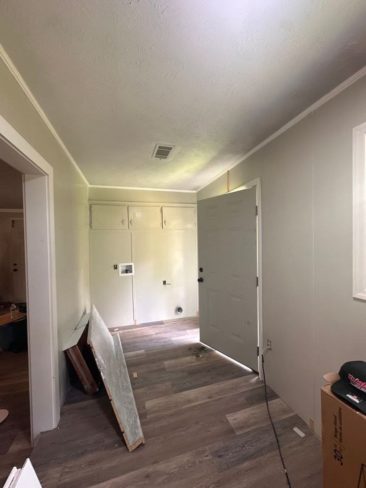 140 Lake Dr - Photo 2 of 5