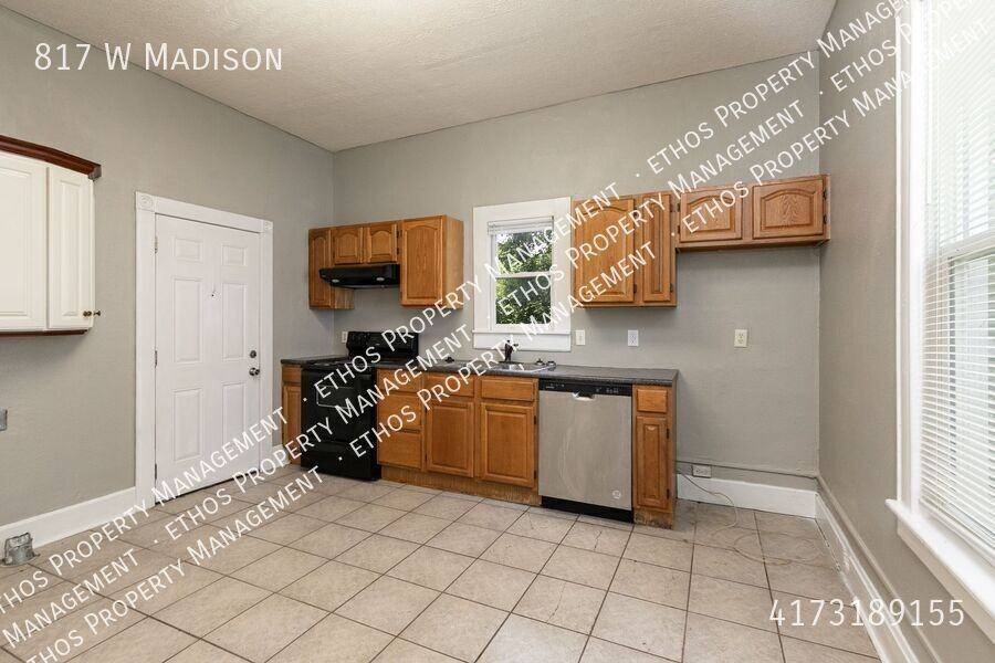 817 W Madison St - Photo 5 of 13