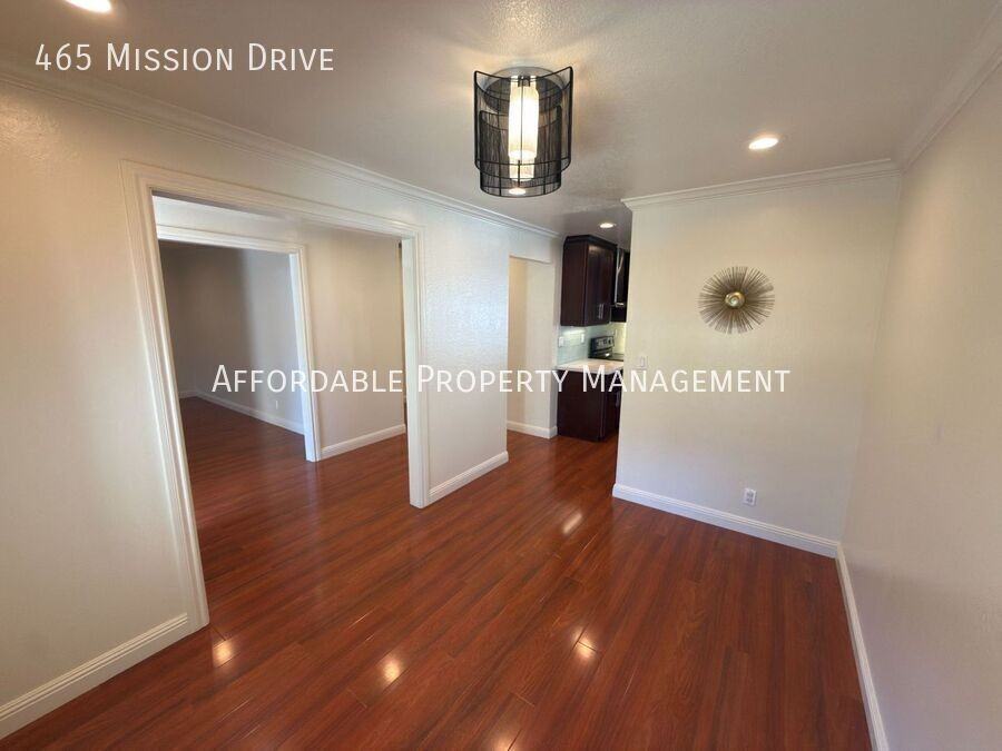465 Mission Dr - Photo 4 of 27