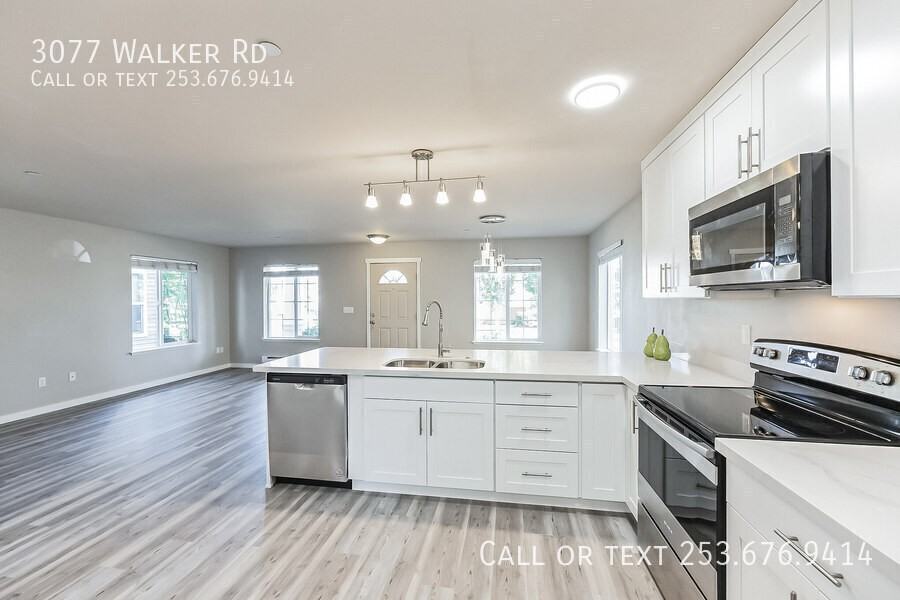 3077 Walker Rd - Photo 4 of 30