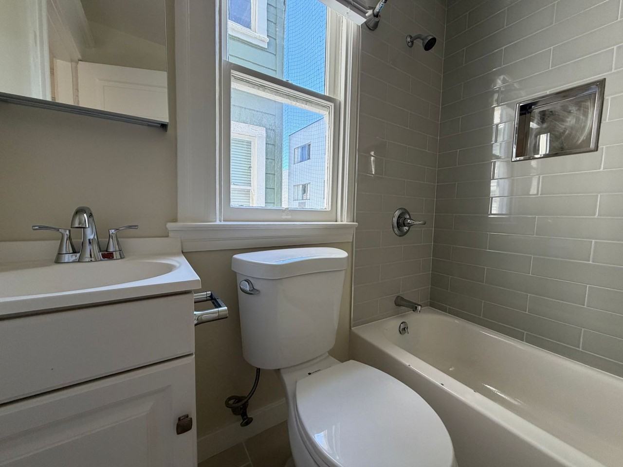 571A Minna St #571A - Photo 6 of 15