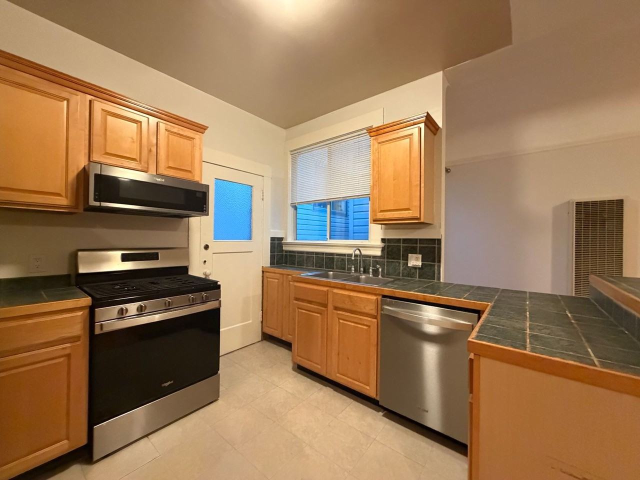 234 17th Ave #4 - Photo 2 of 23