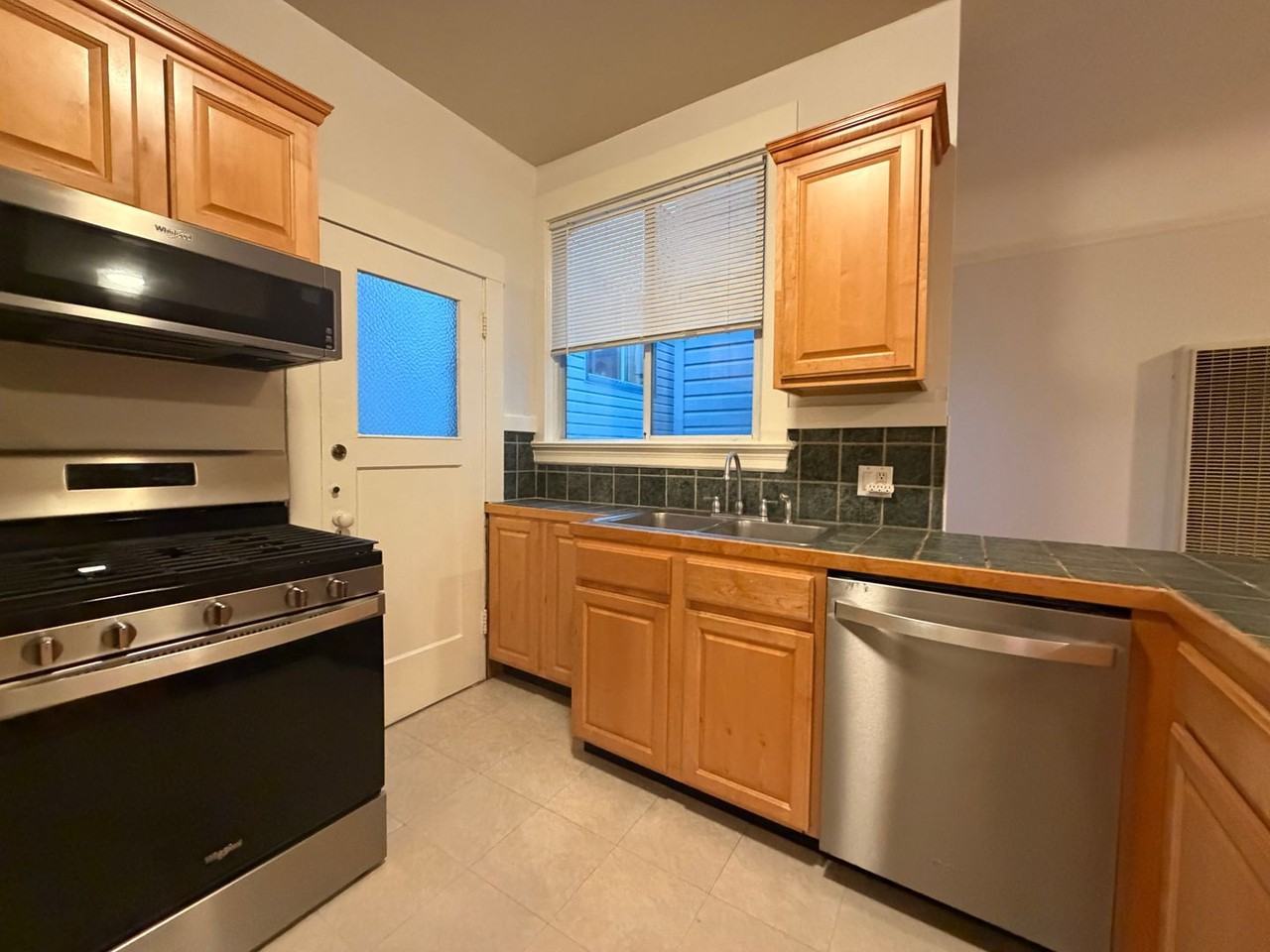 234 17th Ave #4 - Photo 6 of 23