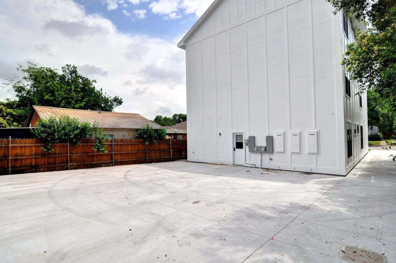3214 Mccart Ave #3214MC2028 - Photo 3 of 26