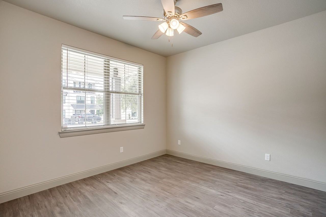 2829 Forest Park Blvd #2829FP2028 - Photo 5 of 45