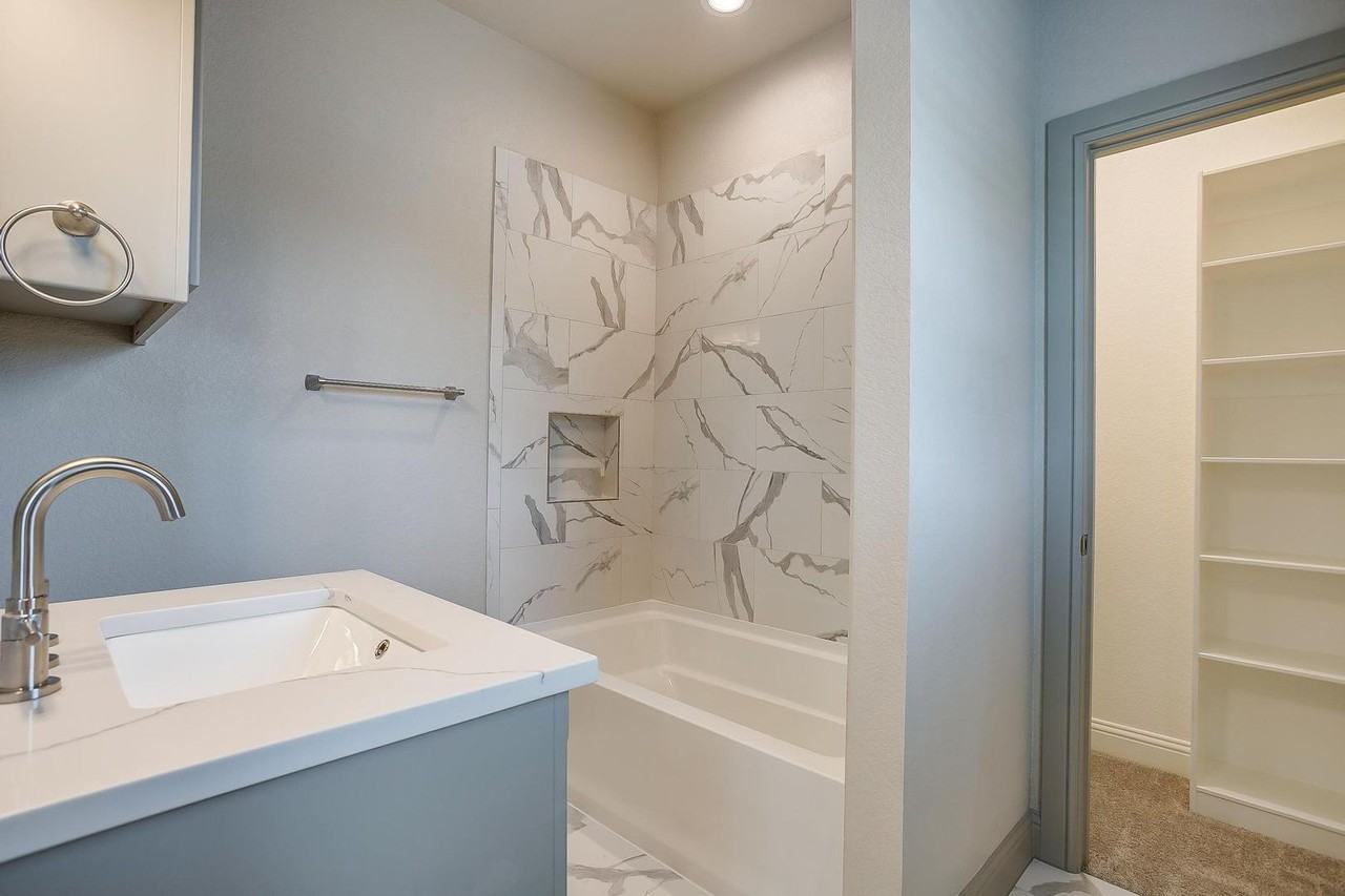 2834 Wayside Ave - Photo 4 of 50