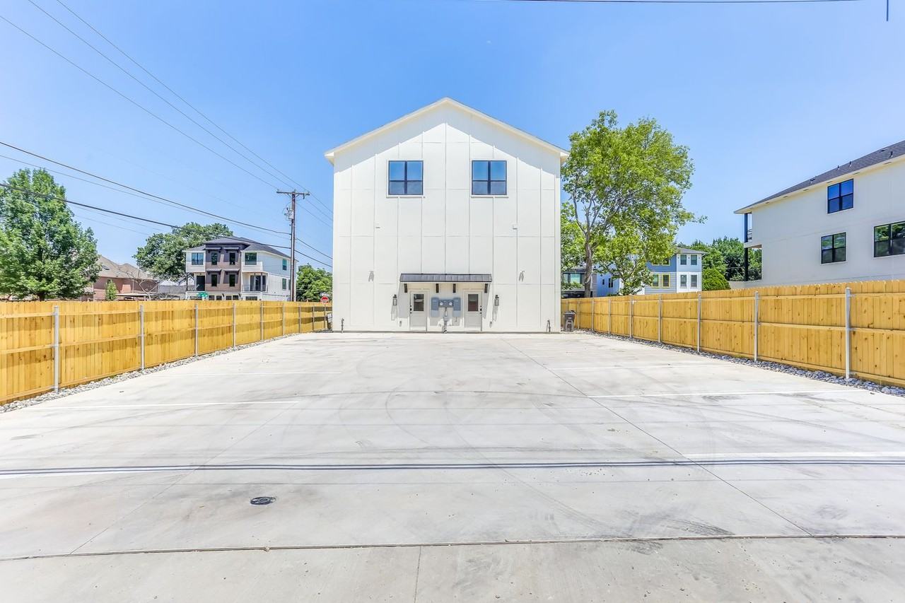 3147 Forest Park Blvd #3147FP2028 - Photo 4 of 47