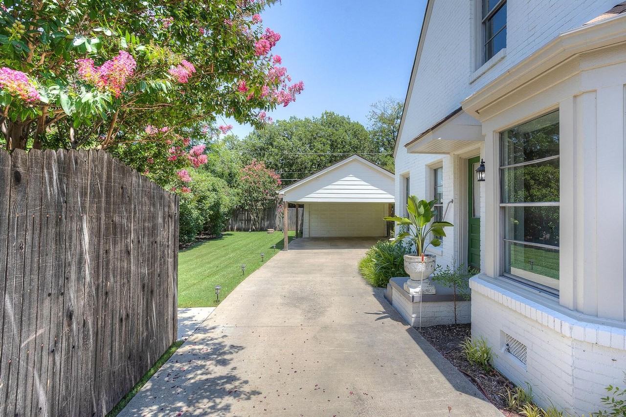 3233 Greene Ave - Photo 4 of 39