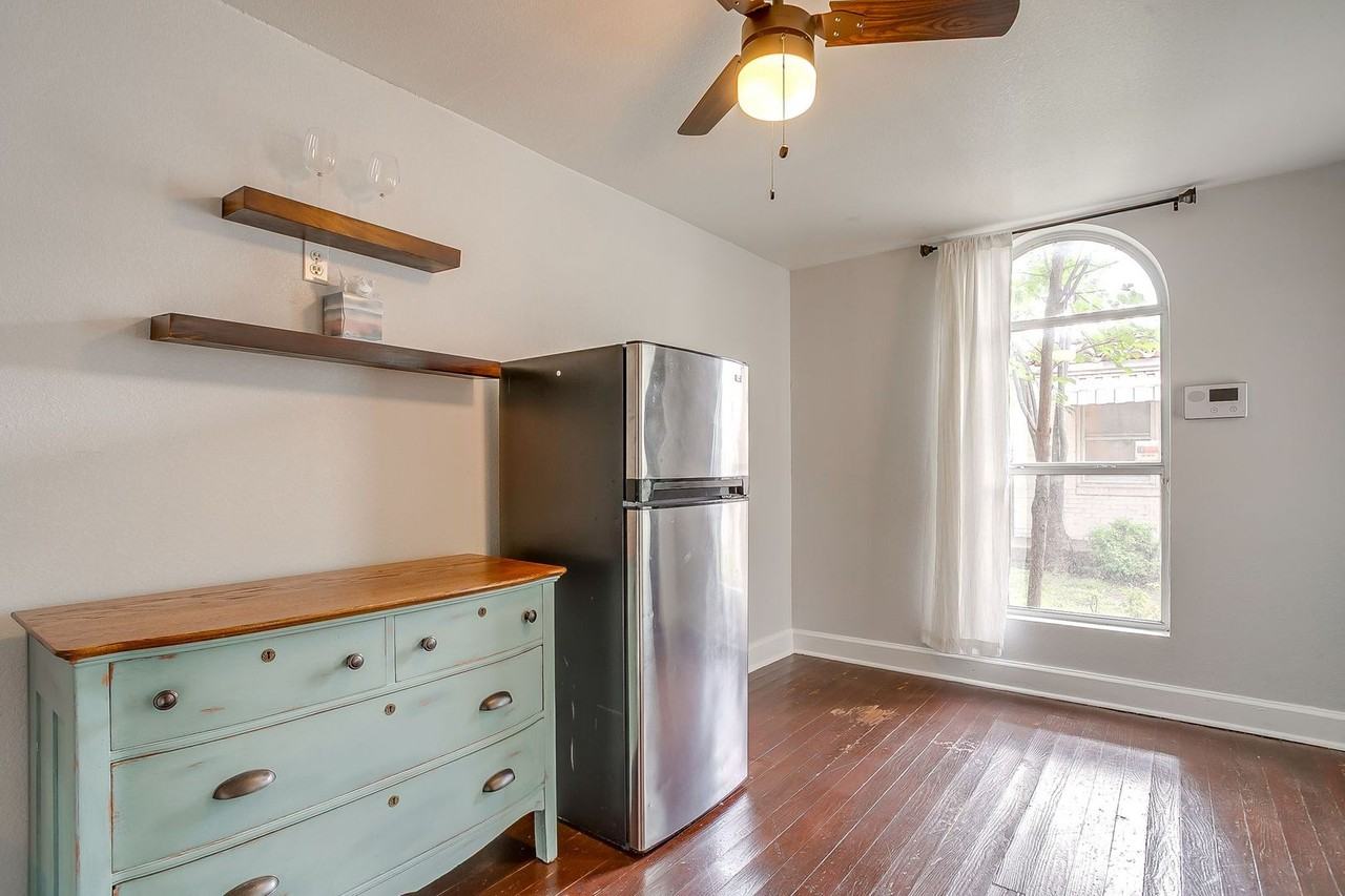 3256 Greene Ave - Photo 4 of 50
