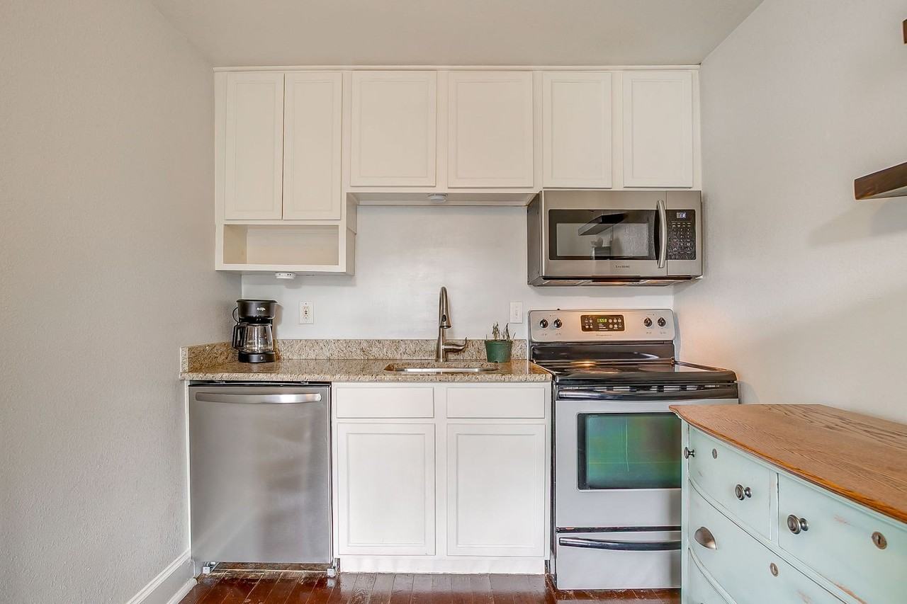 3256 Greene Ave - Photo 6 of 50