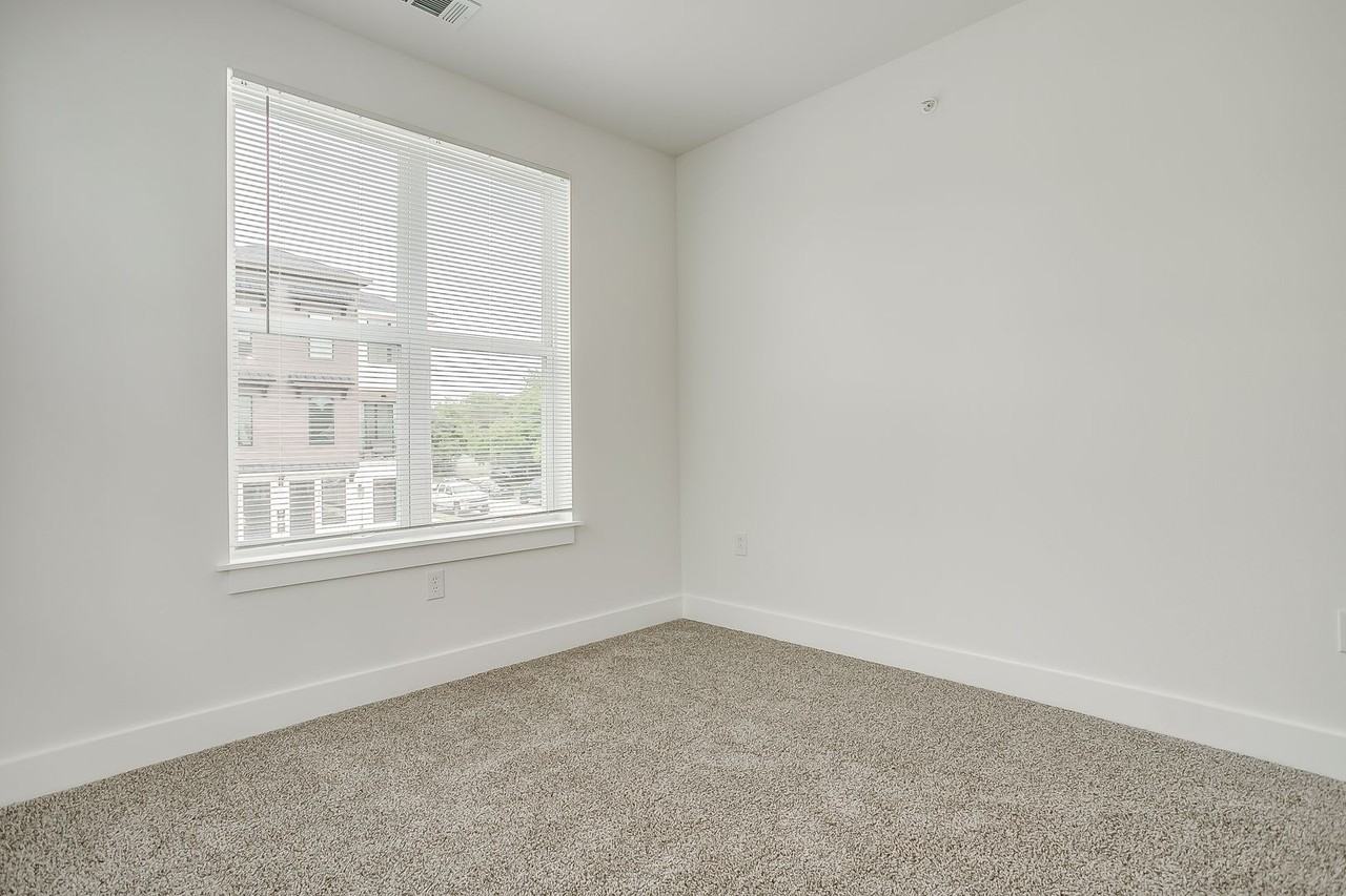 3146 Forest Park Blvd #3146FP2028 - Photo 5 of 34