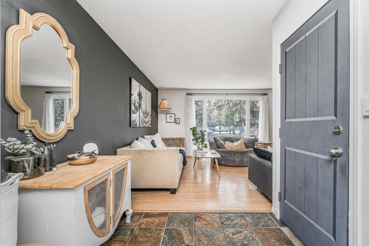 1424 11 Ave Se - Photo 3 of 14